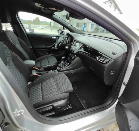 Opel Astra cena 47000 przebieg: 162900, rok produkcji 2019 z Biała małe 56